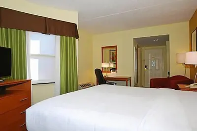Photo 4 - University Hotel & Suites Shippensburg, Trademark by Wyndham