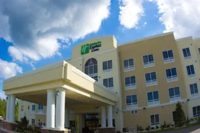 Photo 2 - Holiday Inn Express Havelock NW- New Bern by IHG