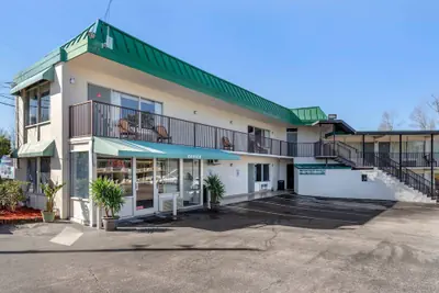 Photo 2 - Econo Lodge Conway Central