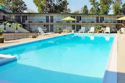 Photo 2 - Econo Lodge Conway Central