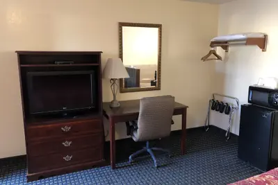 Photo 5 - Jamestown Railtown Motel