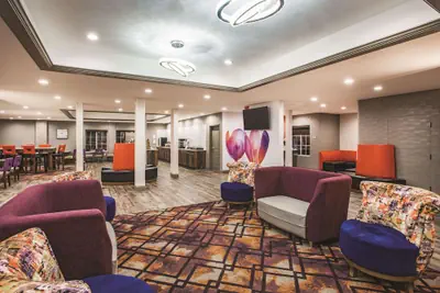Photo 4 - La Quinta Inn & Suites by Wyndham Chambersburg