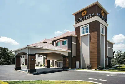 Photo 2 - La Quinta Inn & Suites by Wyndham Chambersburg