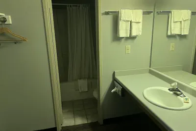 Photo 2 - The Ridge Hotel Portage