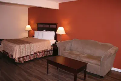Photo 4 - Valley Oaks Inn Woodland