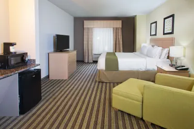 Photo 5 - Holiday Inn Express Hotel & Suites Alvarado by IHG