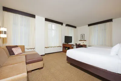 Photo 5 - Hyatt Place Des Moines/Downtown