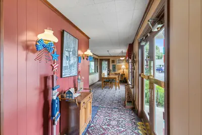 Photo 5 - Glass House Inn Erie Near I-90 & I-79
