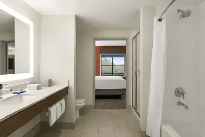 Photo 5 - Holiday Inn Express & Suites Mt. Pleasant by IHG