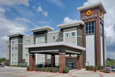 Photo 2 - La Quinta Inn & Suites by Wyndham Big Spring