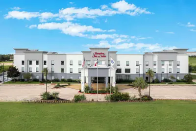 Photo 2 - Hampton Inn & Suites Brenham