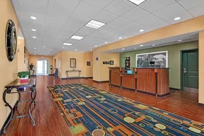 Photo 4 - Hampton Inn Deming