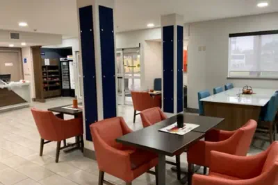Photo 4 - Holiday Inn Express Wichita North - Park City by IHG