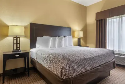 Photo 5 - Best Western Bastrop Pines Inn