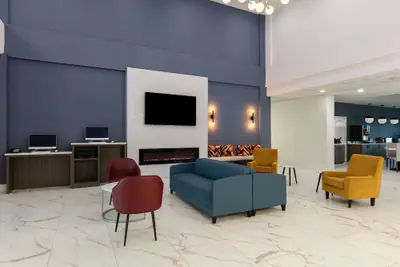 Photo 4 - La Quinta Inn & Suites by Wyndham Ft. Worth - Burleson