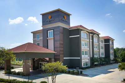 Photo 2 - La Quinta Inn & Suites by Wyndham Tupelo