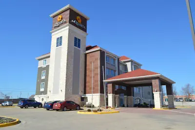 Photo 2 - La Quinta Inn & Suites by Wyndham Little Rock - Bryant