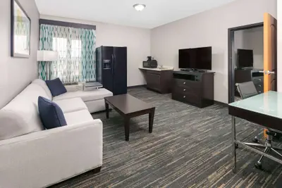 Photo 4 - La Quinta Inn & Suites by Wyndham Little Rock - Bryant