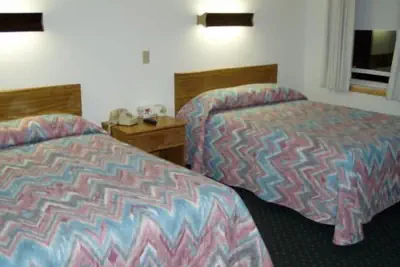 Photo 4 - Sunset Inn