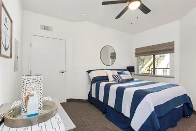 Photo 4 - Beach House Inn & Suites