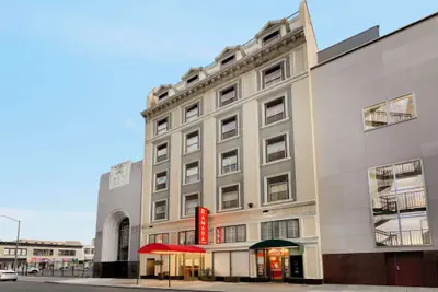 Photo 2 - Ramada by Wyndham Oakland Downtown City Center
