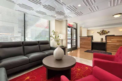 Photo 4 - Ramada by Wyndham Oakland Downtown City Center