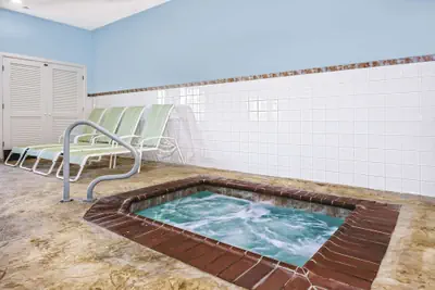 Photo 2 - La Quinta Inn & Suites by Wyndham Austin - Cedar Park