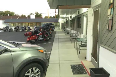 Photo 3 - Highlander Motel