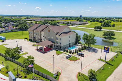 Photo 2 - Comfort Inn & Suites Navasota