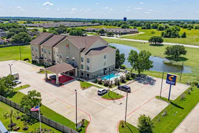 Photo 2 - Comfort Inn & Suites Navasota