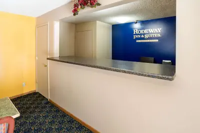 Photo 4 - Rodeway Inn & Suites Austin I-90