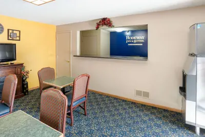 Photo 3 - Rodeway Inn & Suites Austin I-90