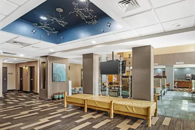 Photo 4 - Best Western Plus Chain of Lakes Inn & Suites