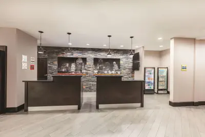 Photo 4 - La Quinta Inn & Suites by Wyndham Houston Bush Intl Airpt E
