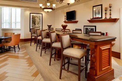Photo 4 - Hampton Inn & Suites Savannah/Midtown