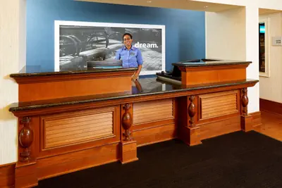 Photo 3 - Hampton Inn & Suites Savannah/Midtown