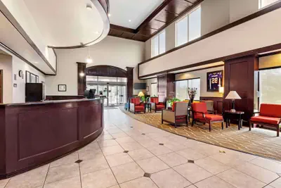 Photo 5 - Comfort Suites Palestine