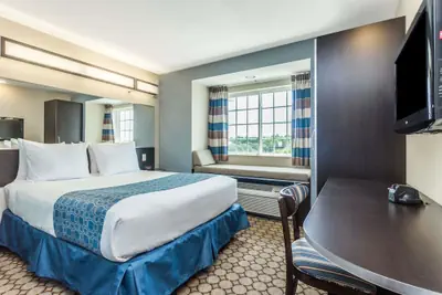 Photo 5 - Microtel Inn & Suites by Wyndham Spring Hill/Weeki Wachee