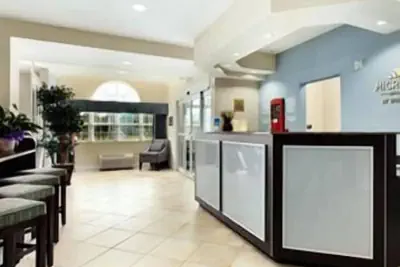 Photo 3 - Microtel Inn & Suites by Wyndham Spring Hill/Weeki Wachee