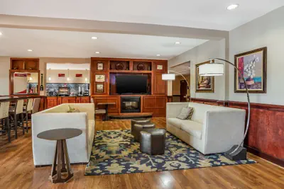 Photo 4 - Best Western Plus Circle Inn
