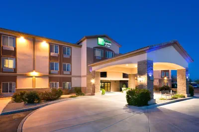 Photo 2 - Holiday Inn Express & Suites Casa Grande by IHG