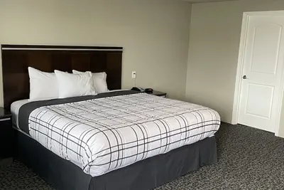 Photo 3 - Royal Inn Eugene