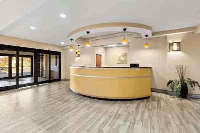 Photo 4 - Comfort Suites