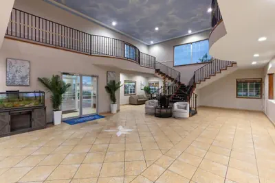 Photo 3 - Baymont by Wyndham Texas City