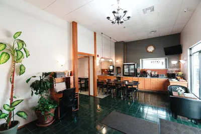 Photo 3 - Bay City Inn