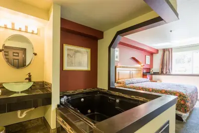 Photo 5 - Bay City Inn