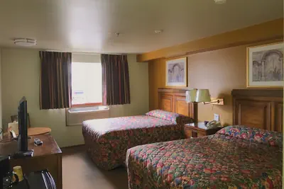 Photo 2 - Bay City Inn