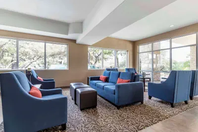 Photo 4 - Comfort Suites Medical Center near Six Flags