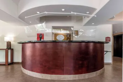 Photo 3 - Comfort Suites Medical Center near Six Flags
