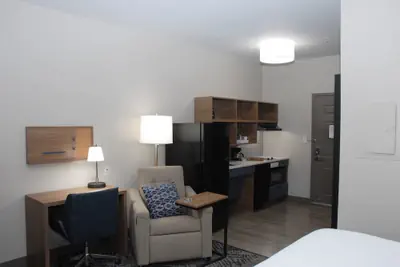 Photo 5 - Candlewood Suites Tallahassee by IHG